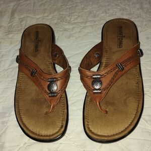 Minnetonka Tan Leather Sandals with Silver Accents